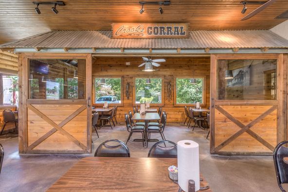 Runts BBQ: 1105 W Cherokee St, Wagoner, OK 74467